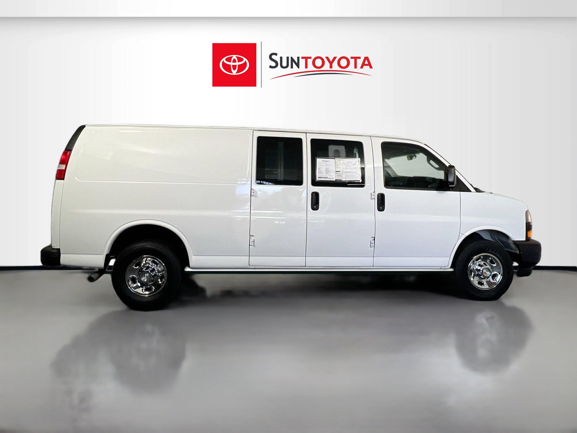 chevrolet express cargo 2021 1GCWGBF74M1165748 image chevrolet express cargo 2021 1GCWGBF74M1165748 image